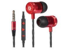 Defender Pollaxe, sluchátka...